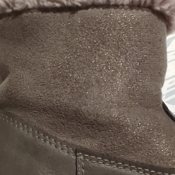 OshKosh B'gosh Girls Siberian Faux Fur Faux Leather Shimmer Pull On Boots 8M - Picture 9 of 9
